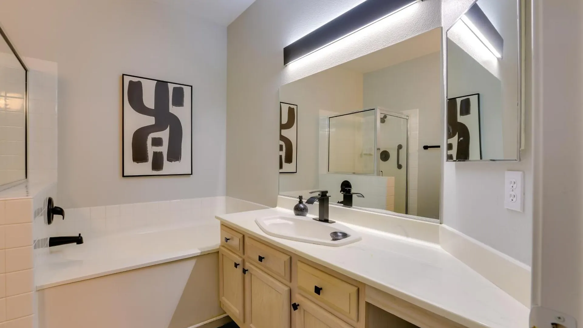 6 Mi To Vegas Strip City-View Gem With Pool Access Λας Βέγκας 0*,  Ηνωμένες Πολιτείες της Αμερικής
